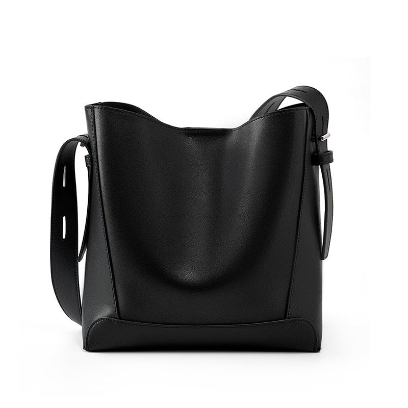 Niva Classic Bucket Bag – Black Leather
